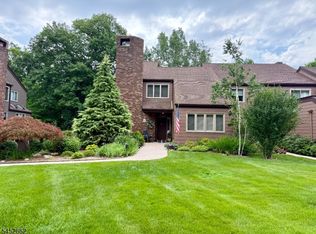 9 Grist Mill Run, Mahwah, NJ 07430