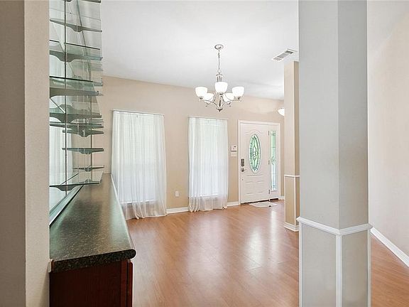 5th image of 29387 Jackson Dr