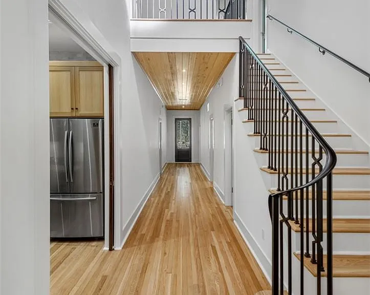702 W Gibson St — Photo 2