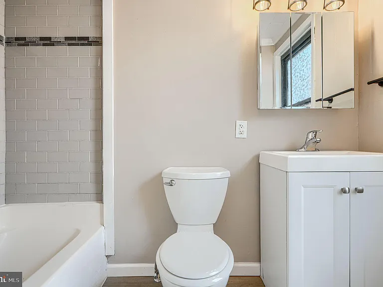 1910 Eastern Ave #2 — Photo 3