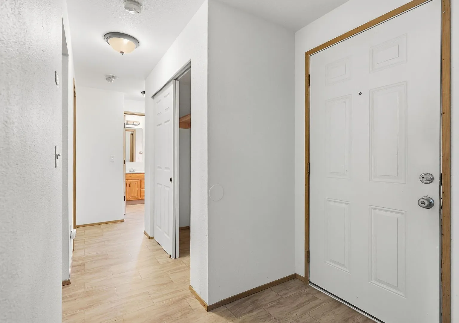 Move In Ready Now! 2 Bed 1 Bath City Water Included, On Septic. Olympia Sd — Photo 4