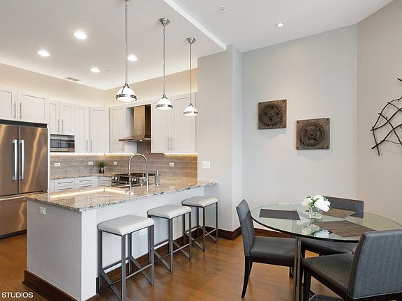 2nd image of 500 W Superior St Unit 2013