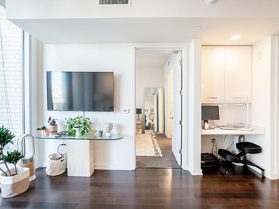4th image of 300 Bowie St #1214