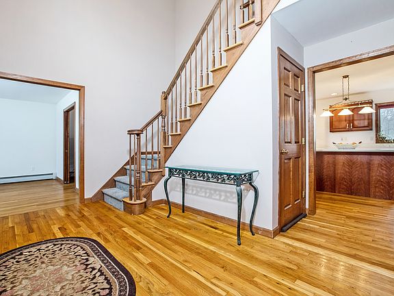 4th image of 23 Bear Berry Ln