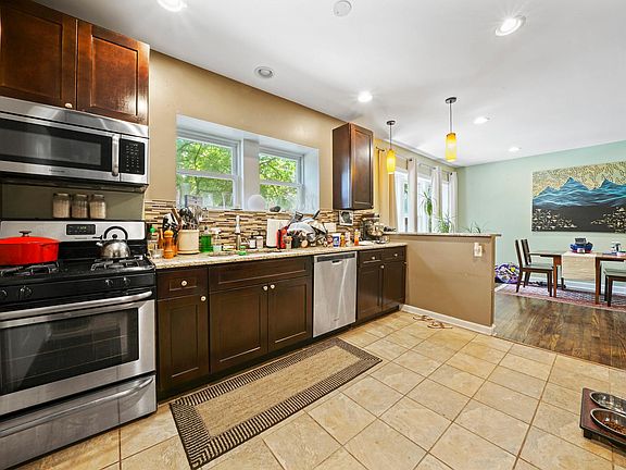 3rd image of 3300 W Belle Plaine Ave APT 2