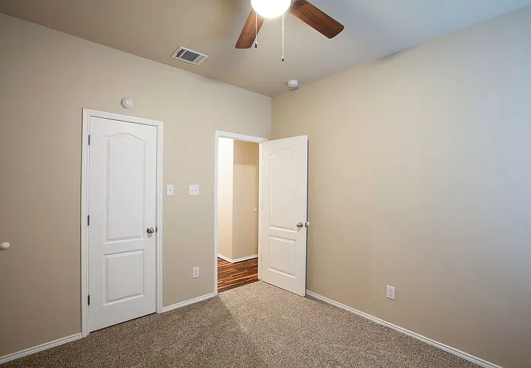 709 Alder Dr — Photo 20
