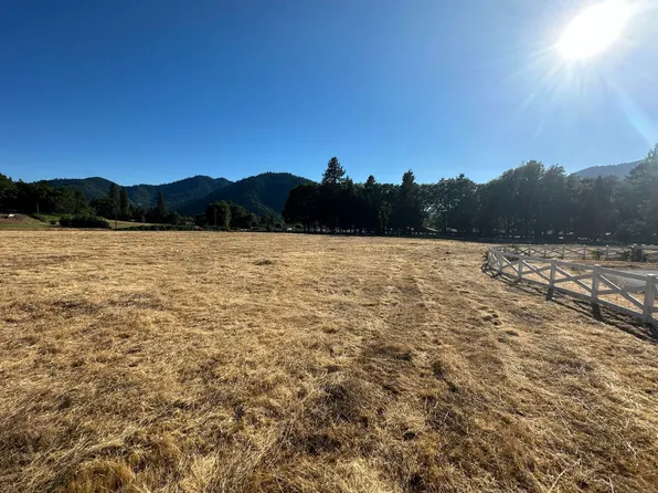 293 Blue Ridge Ct, White City, OR 97537
