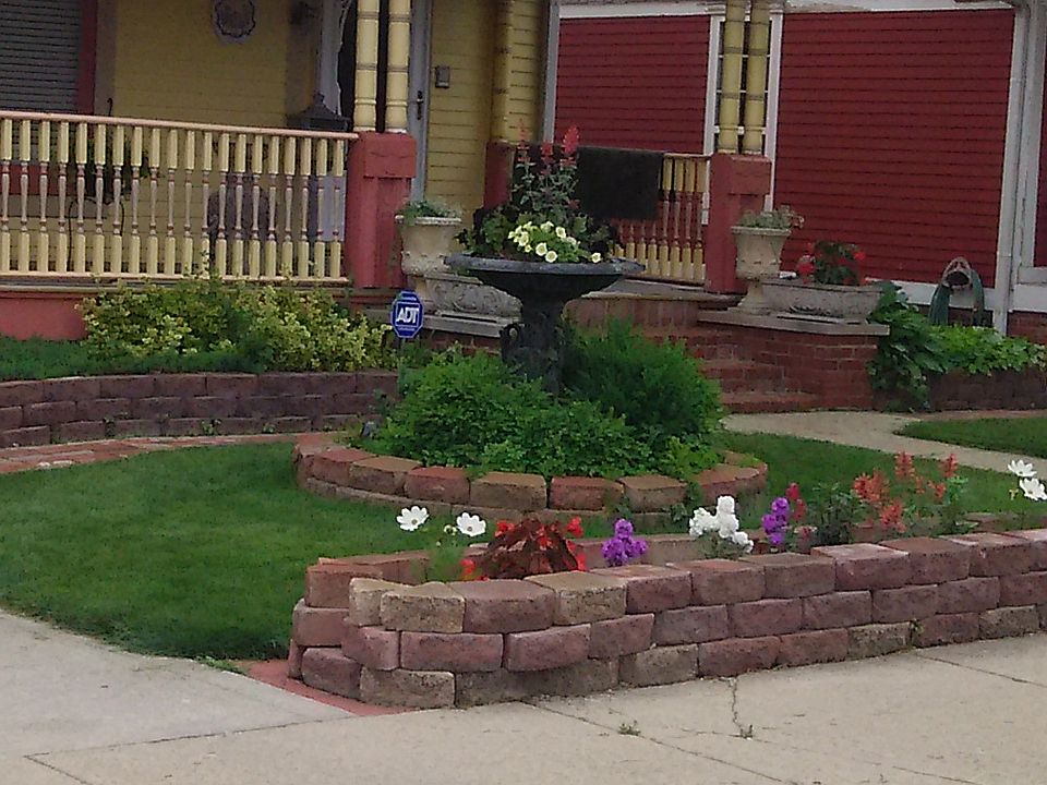 2nd image of 2446 N Illinois St