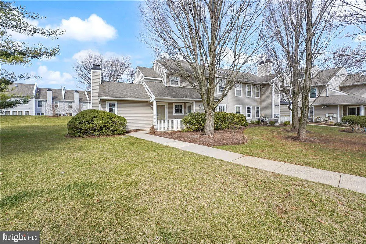 2 bed, 2.0 bath, 1068 sqft, $2,200 — Photo 1