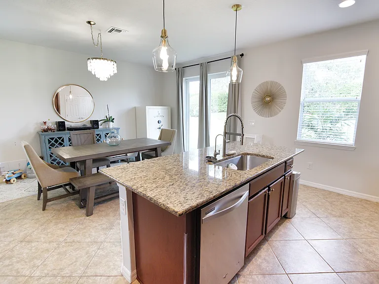 1057 Normandie Way — Photo 5