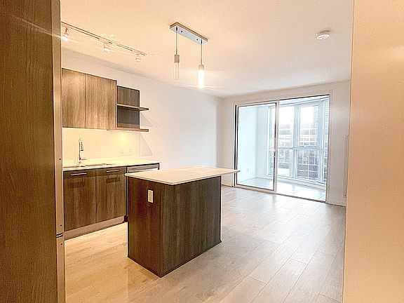 4th image of 685 Pacific Blvd #1001