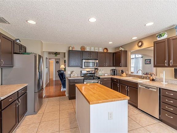 5th image of 3009 Maywood Ct