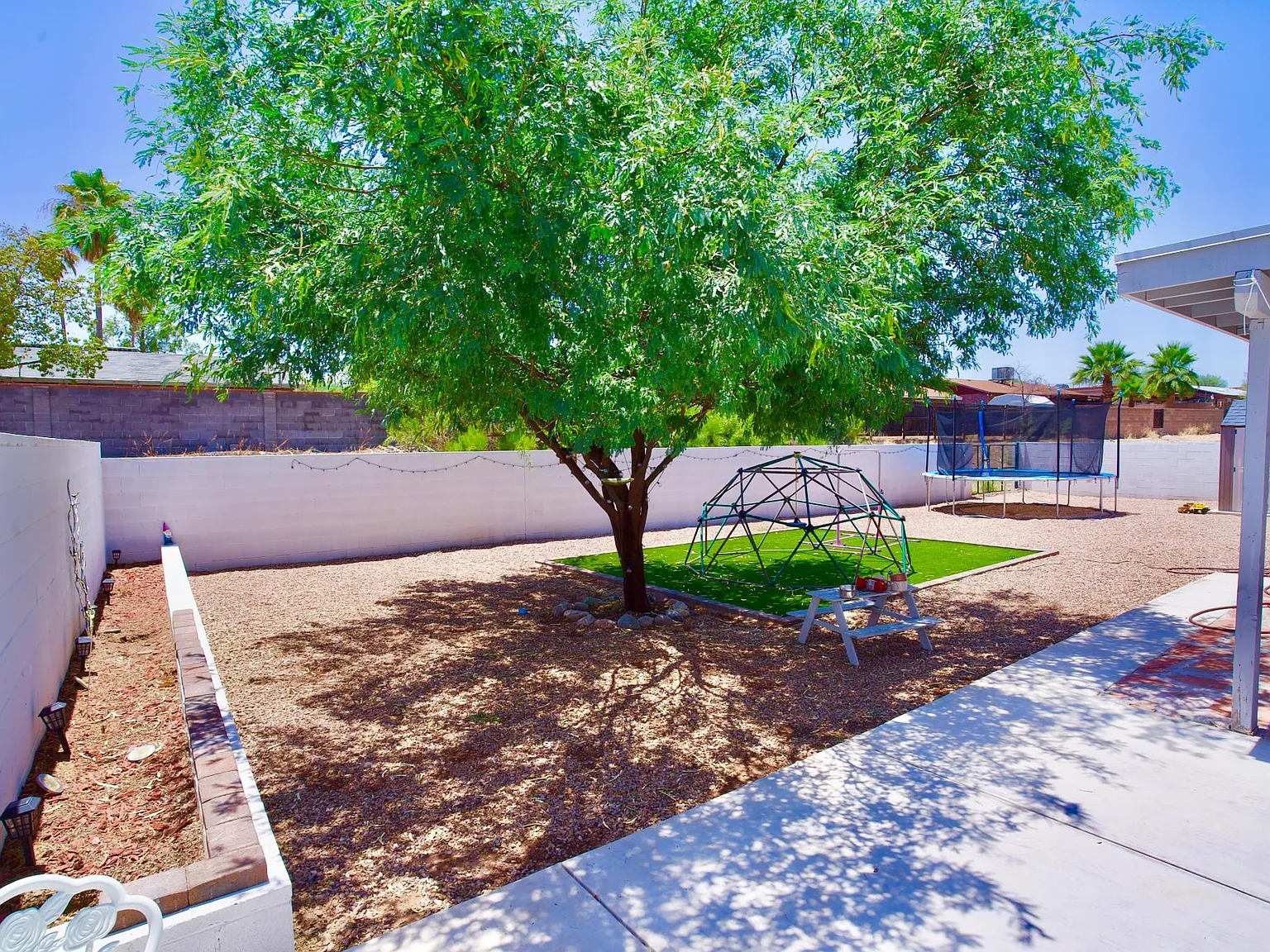 4 bed, 1350 sqft, $2,000 — Photo 3