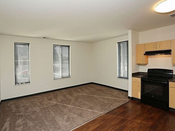 5th image of 456 E Brown St