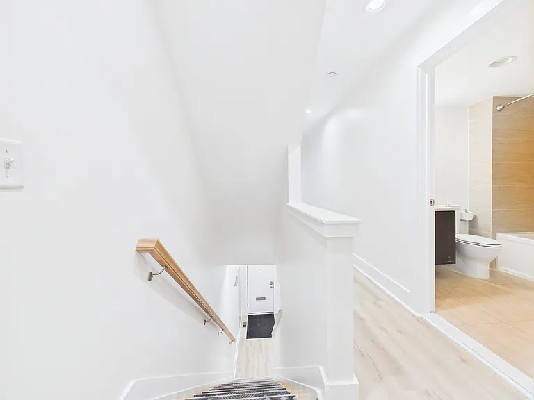 1129 N Hope St — Photo 21