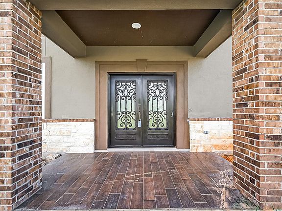 3rd image of 2410 Engeling