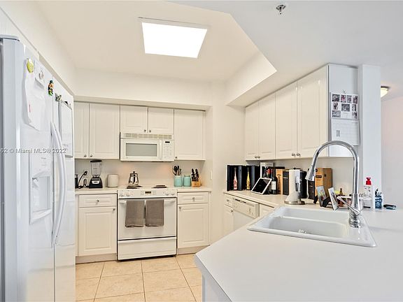 5th image of 1800 Sunset Harbour Dr #2008