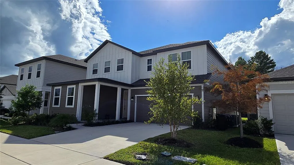 5 bed, 4.5 bath, 3542 sqft, $3,800 — Photo 2