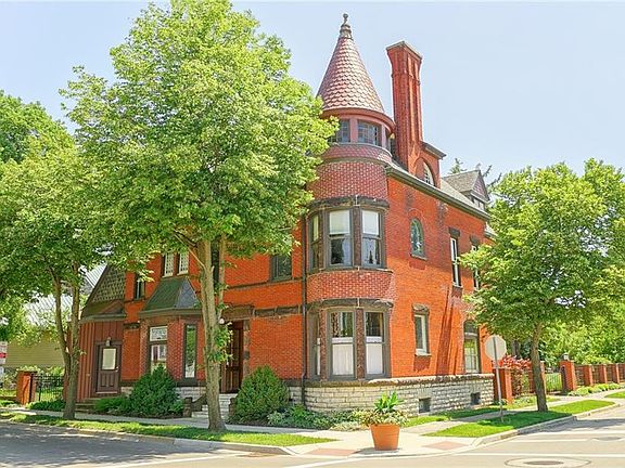 2nd image of 202 E Linden Ave