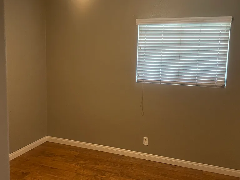 1409 Lindsay Dr — Photo 8