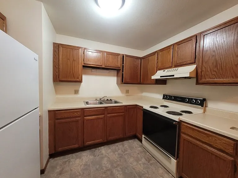 2129 Michelle Ct — Photo 7