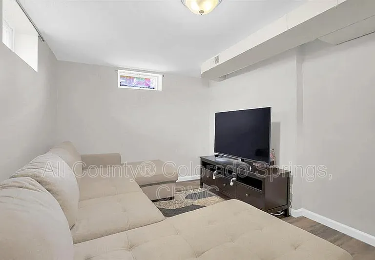 723 N Logan Ave — Photo 14