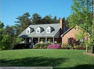 142 Deer Trace Ln, Pilot Mountain, NC 27041