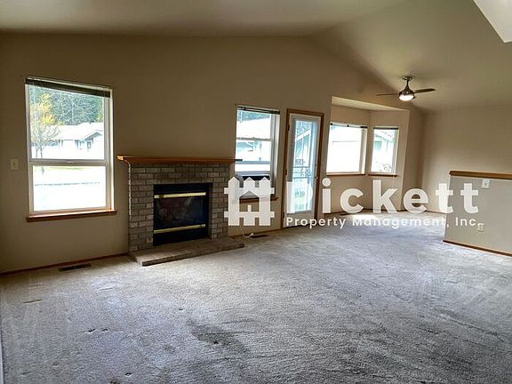 4th image of 918 NW Leisure Ln