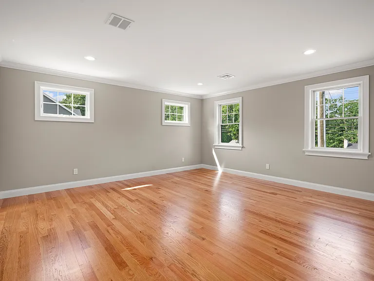585 Lowell St — Photo 18