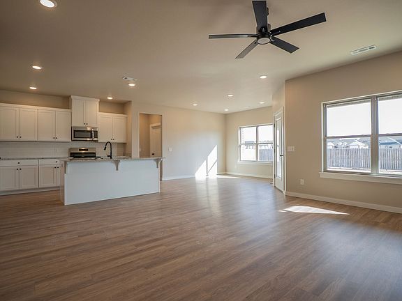 4th image of 300 N Mojave St