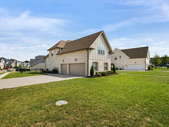 4th image of 601 Montrose Dr