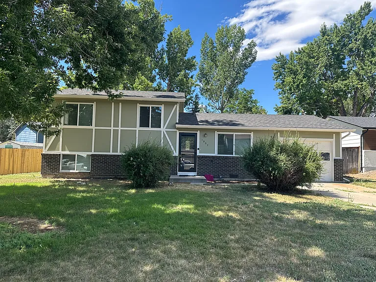 1937 29th Ave — Photo 1