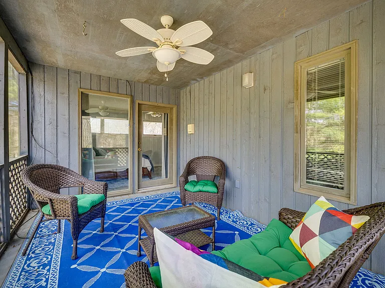 5009 Emerald Dr — Photo 41