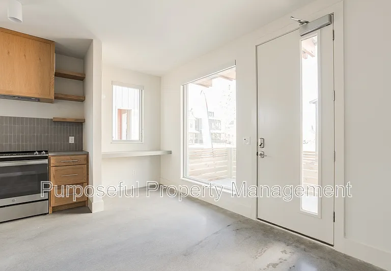 934 Hangar Dr #1 — Photo 9
