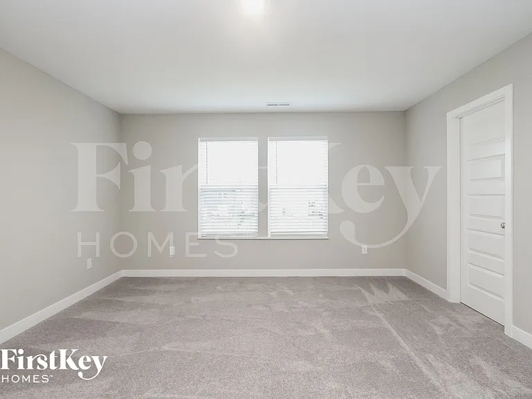 2335 S Carlota Dr — Photo 4
