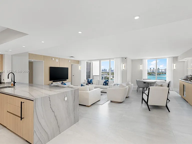 1800 Sunset Harbour Dr #1102/4 — Photo 7
