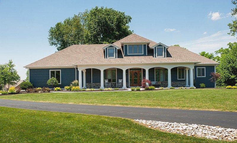 Luxurious Custom Home on 5 Acres!
						:
						Expansive front yard, Surrounding Forest, Elongated Driveway!