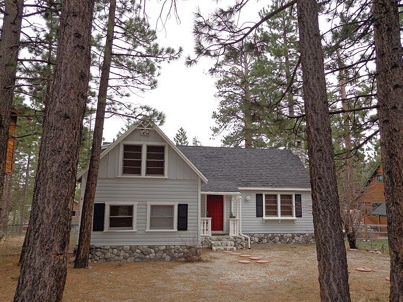1st image of 379 Vista Ln