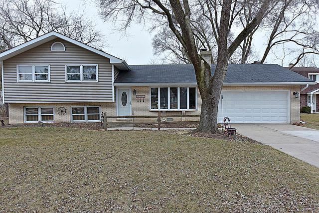 1st image of 9810 W Paxton Dr