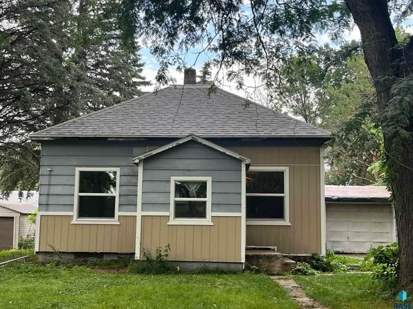 202 E Broad Ave, Flandreau, SD 57028