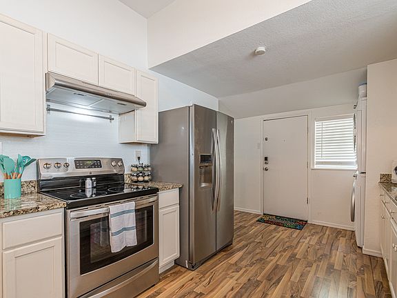 5th image of 506 E Ashby Placetrendy Stay Is #Sa