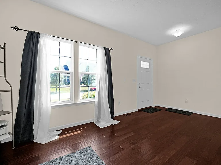6468 Holly Ln — Photo 8