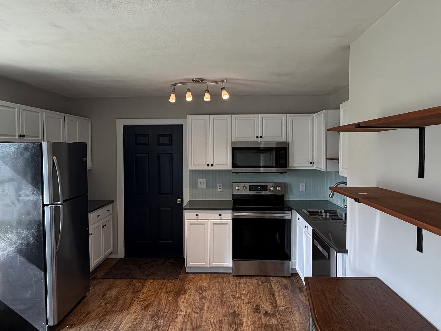 3 bed, 1050 sqft, $1,850 — Photo 4
