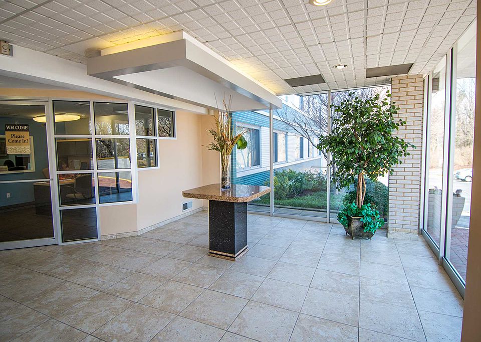 8600 Apartments Inside Lobby 01