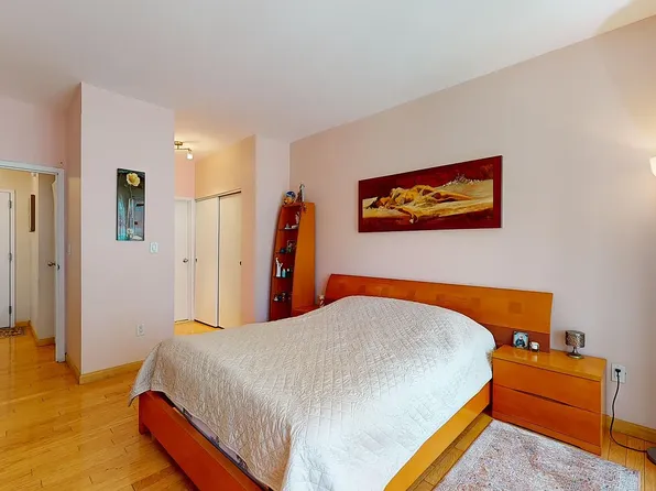 155 Oceana Drive East image 22 of 31