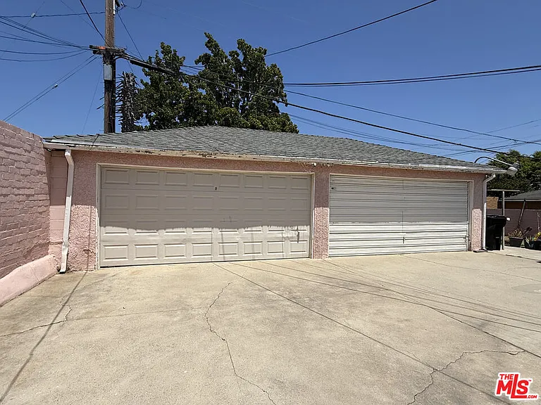 5908 S Fairfax Ave — Photo 22