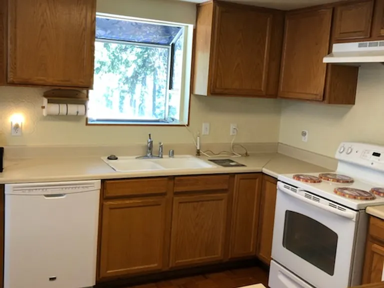2808 Loyal Ln — Photo 4