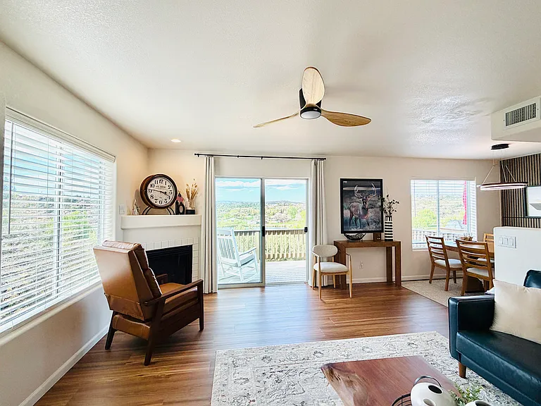 955 W Ensenada Ln — Photo 3
