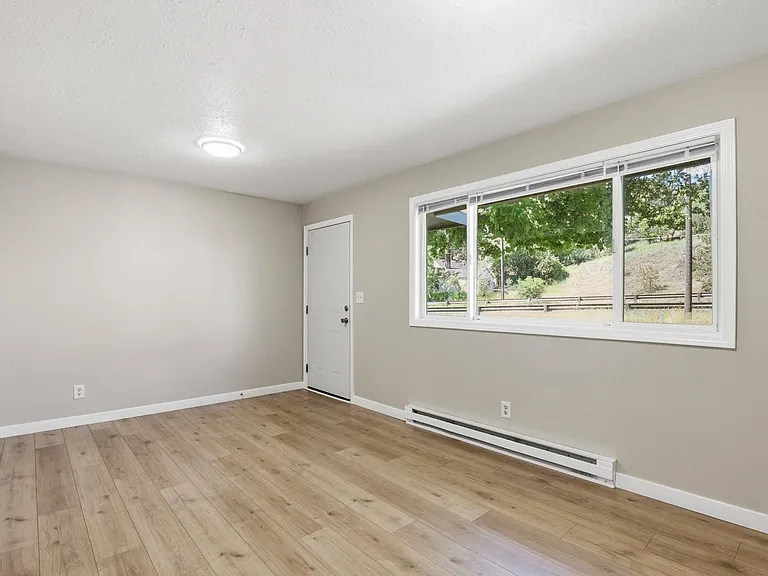 3218 N Maple St #3218 — Photo 6