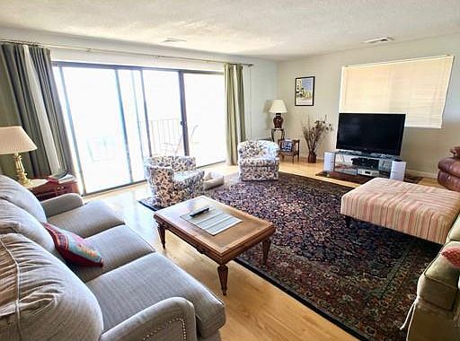 3rd image of 295 Lynn Shore Dr APT 502